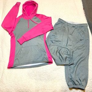 NEW/NEVER WORN Nike Therma Fit Hoodie & Capris. Hot pink & gray. Sz Sm. No tags